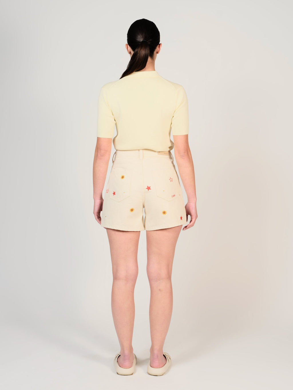 Short écru ASHLEY EMBRO femme, GREIGE, taille XS, porté par Mélissa (1m70) – photo 4