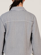 Chemise en jean à rayure bleue marine SALOME femme, STRIPE NAVY, taille XS, porté par Mélissa (1m70) – photo 4