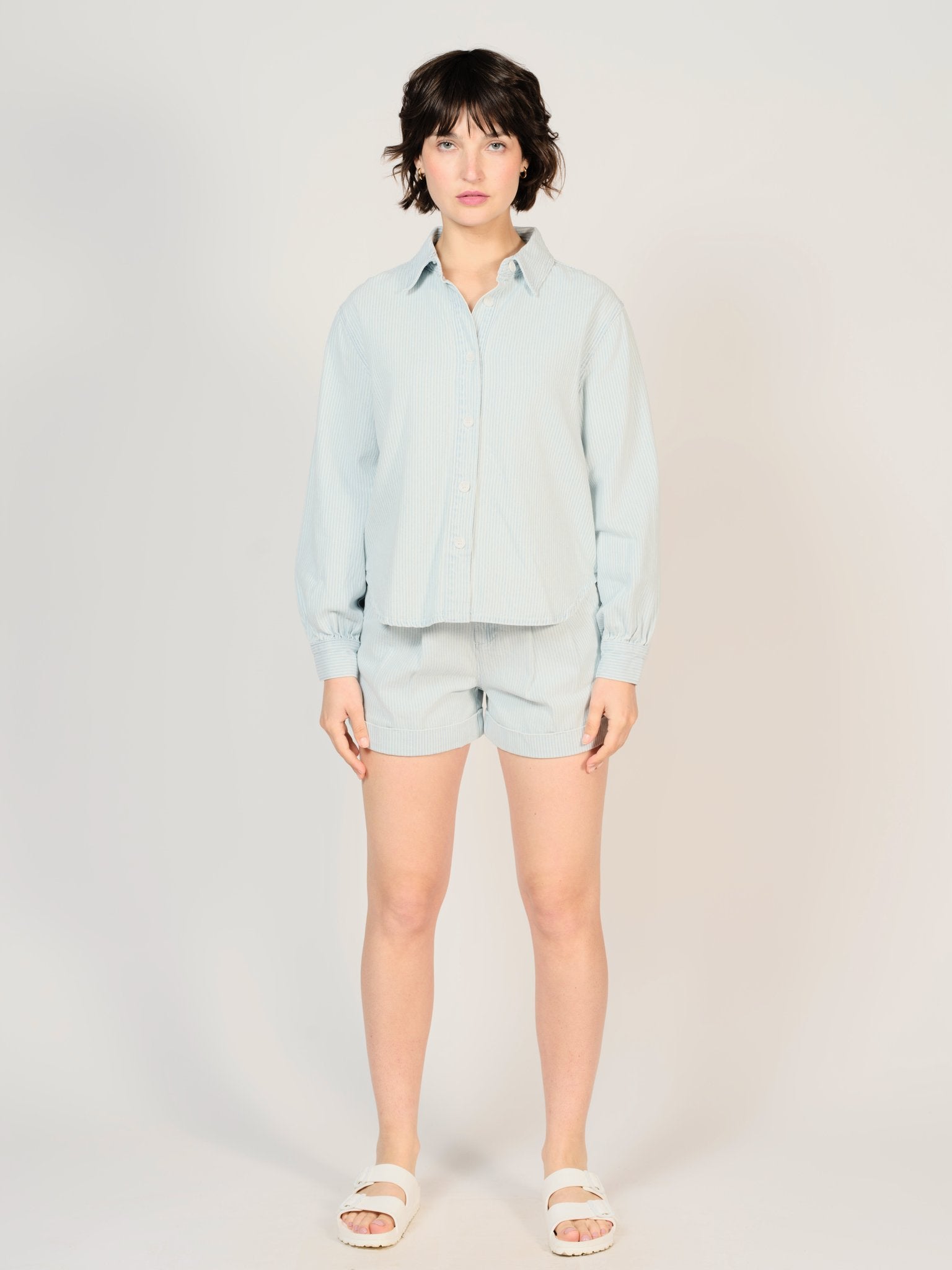 Chemise en jean à rayure bleue SALOME femme, STRIPE BLUE, taille XS, porté par Sarah (1m72) – photo 2