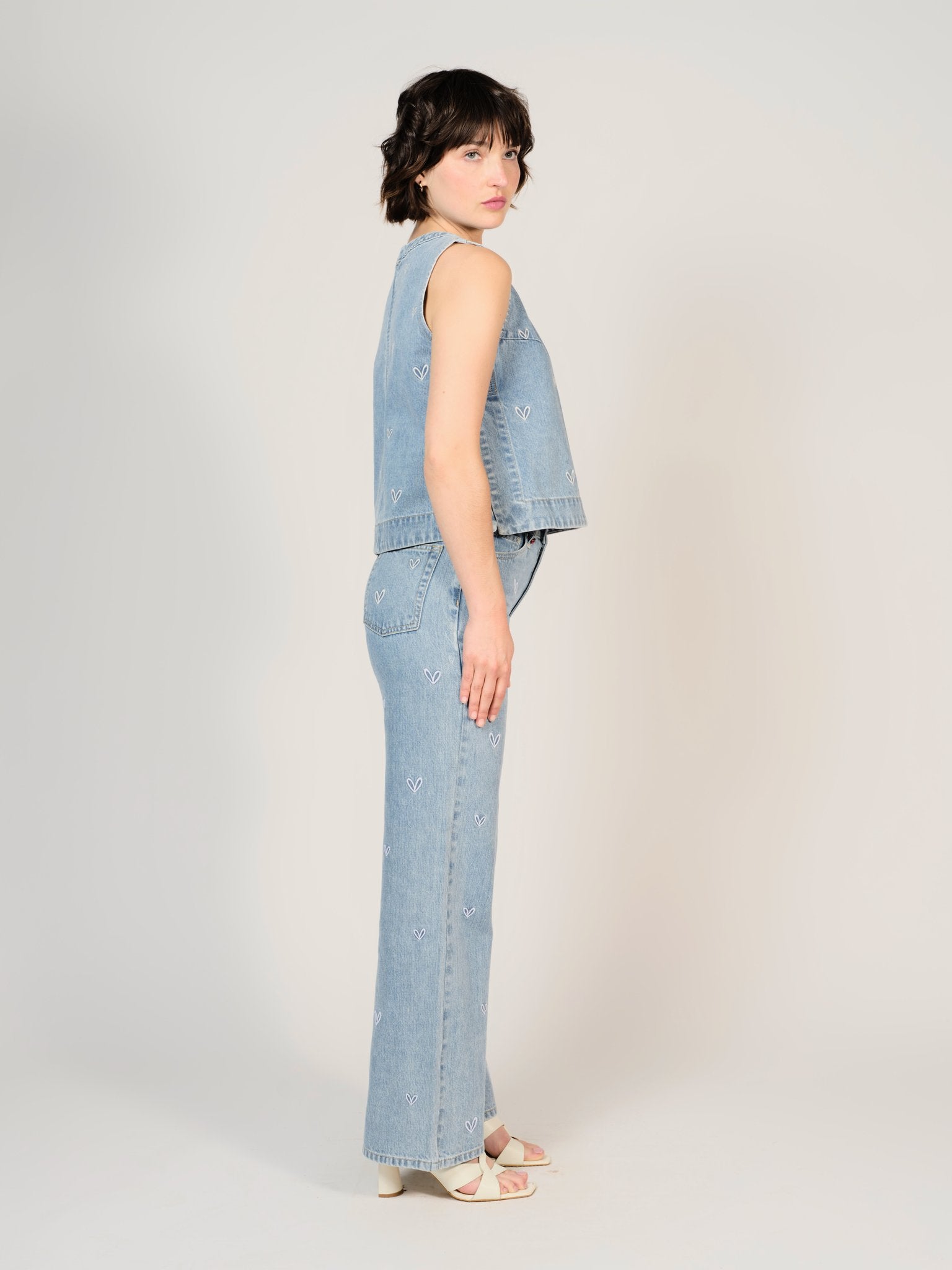 Haut court bleu IZA EMBRO HEART femme, BLUE, taille XS, porté par Sarah (1m72) – photo 3