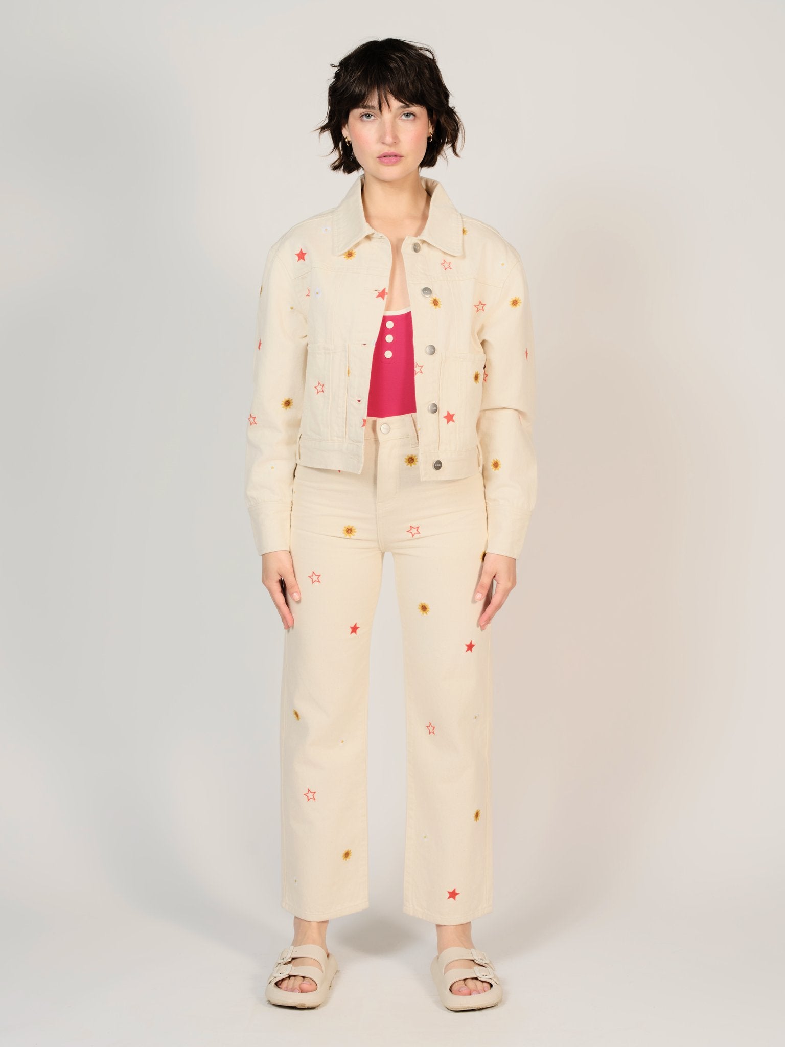 Veste en jean oversize broderie écru VIKEN femme, GREIGE, taille XS, porté par Sarah (1m72) (F.A.M. JEANS) – photo 1