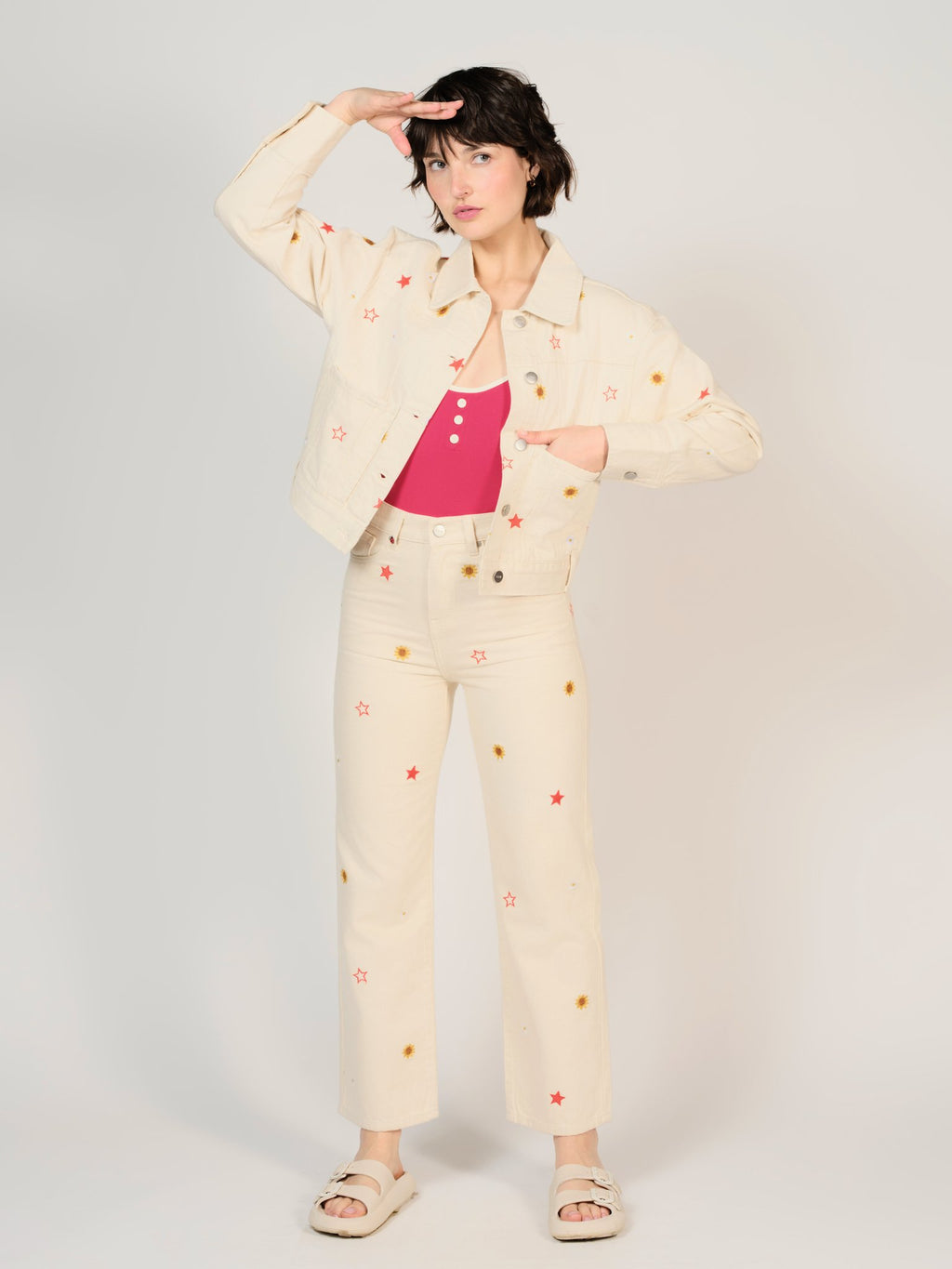 Veste en jean oversize broderie écru VIKEN femme, GREIGE, taille XS, porté par Sarah (1m72) – photo 2