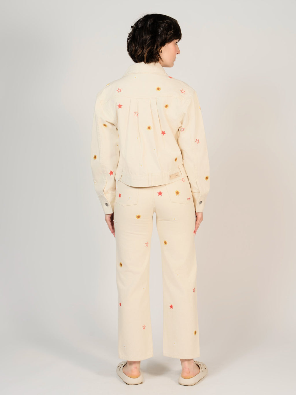 Veste en jean oversize broderie écru VIKEN femme, GREIGE, taille XS, porté par Sarah (1m72) – photo 4