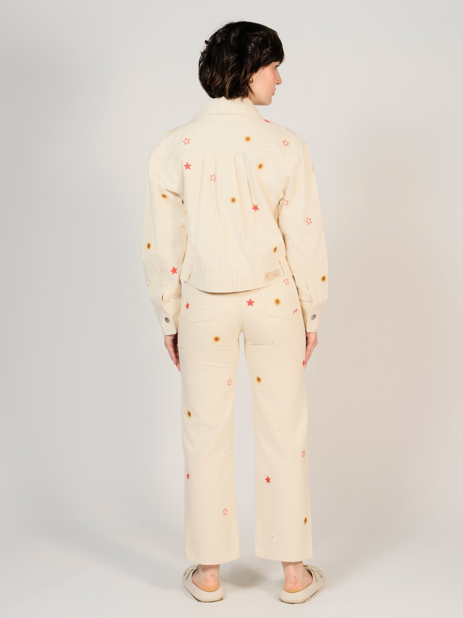 Veste en jean oversize broderie écru VIKEN femme, GREIGE, taille XS, porté par Sarah (1m72) – photo 4