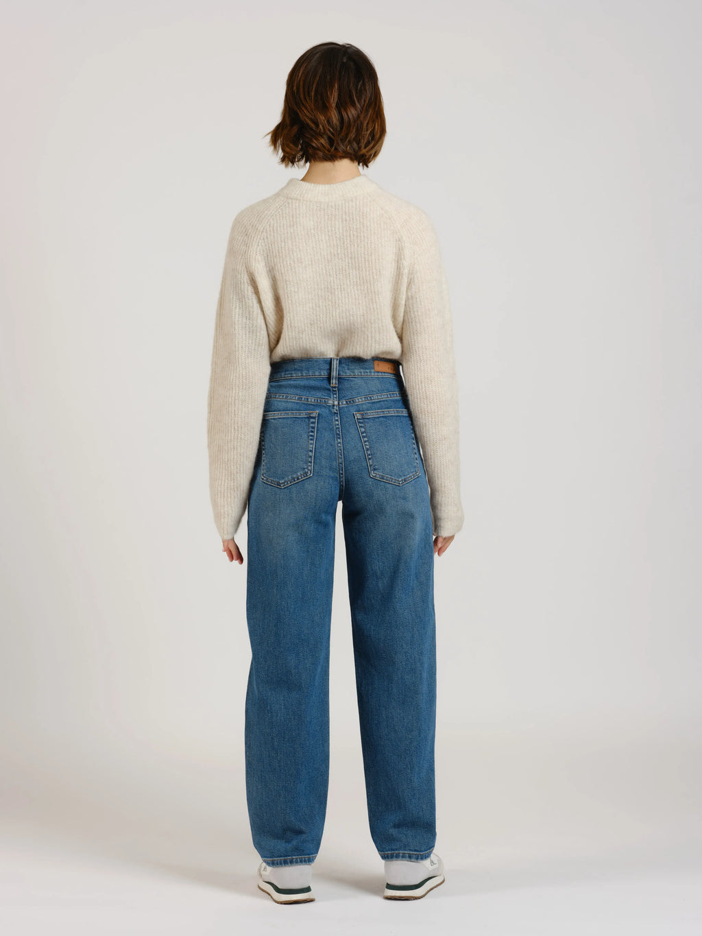 Jean baggy Élégance décontractée et confort assuré LENA femme, STONE, taille XS, porté par Sarah (1m72) – photo 2