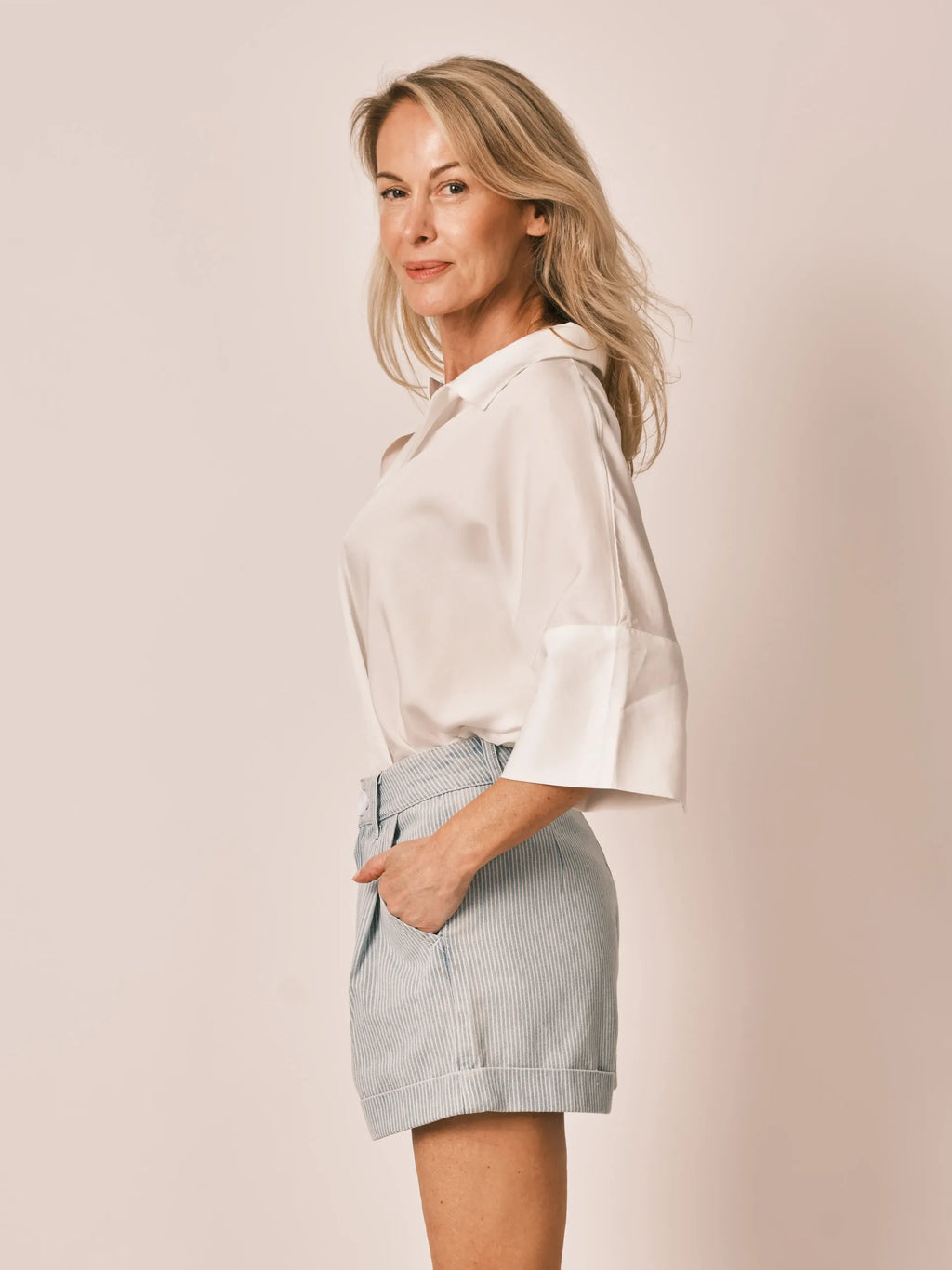 Short à pinces bleu AMELIA STRIPE