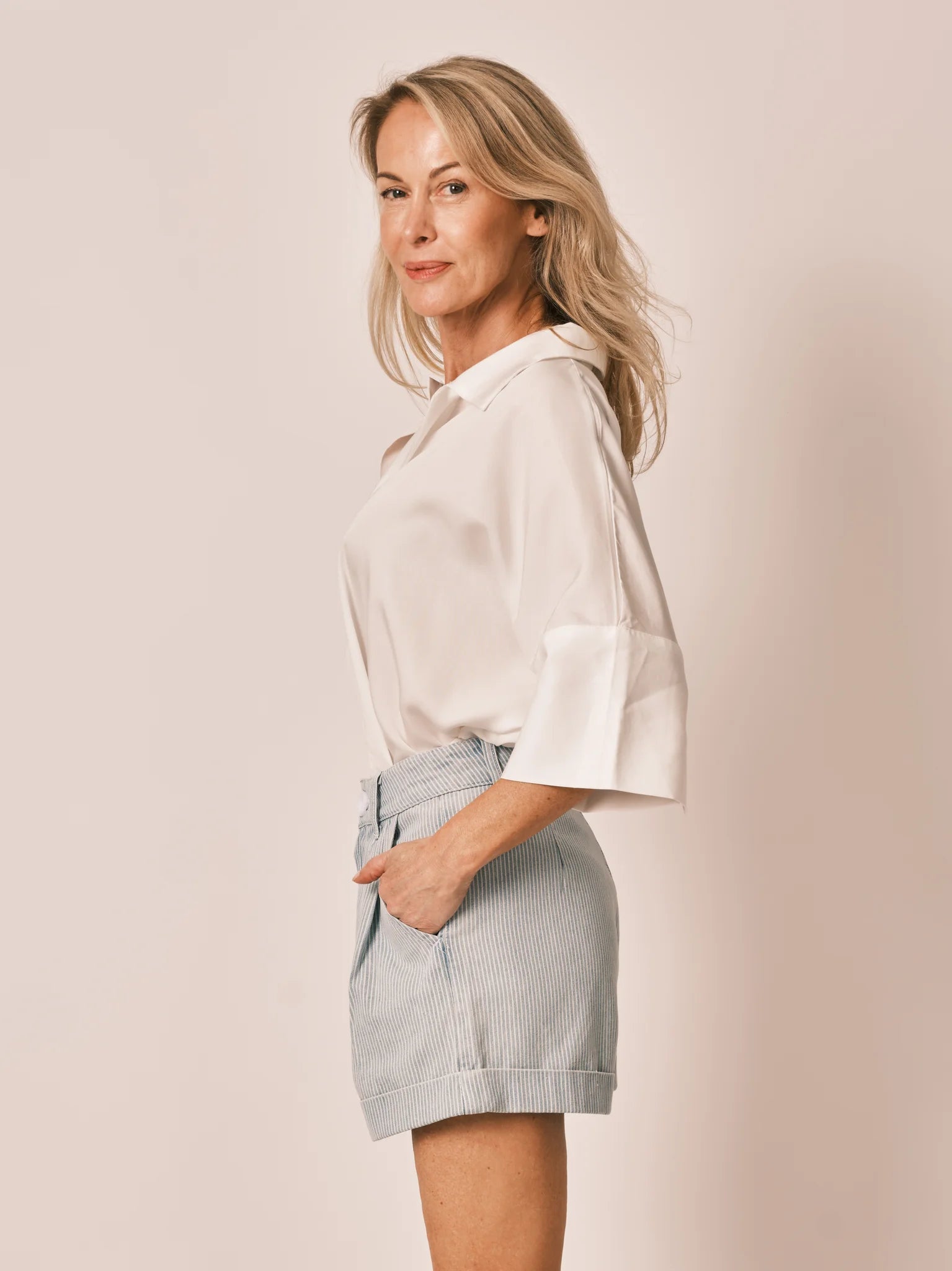 AMELIA STRIPE blue pleated shorts