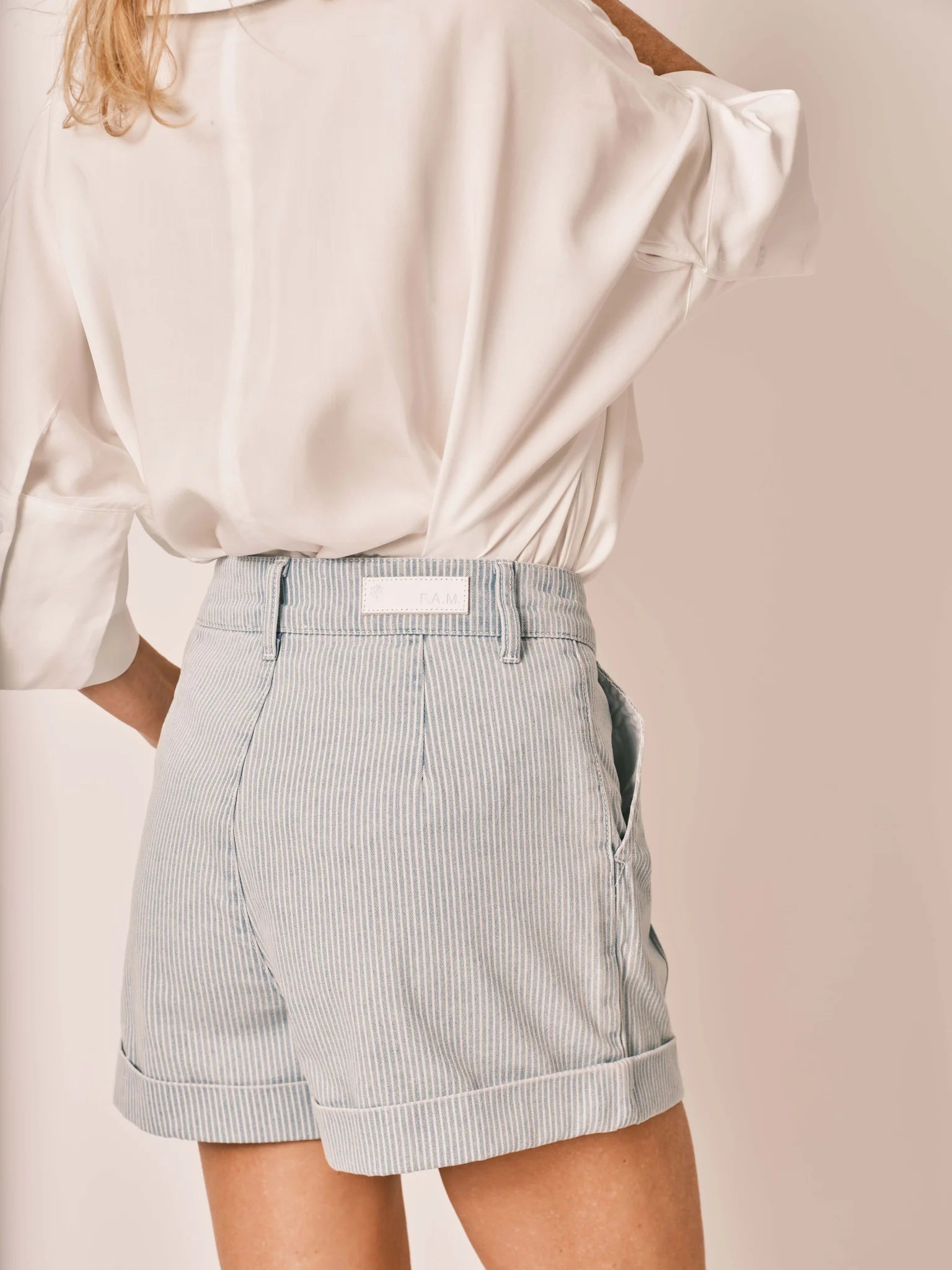 AMELIA STRIPE blue pleated shorts