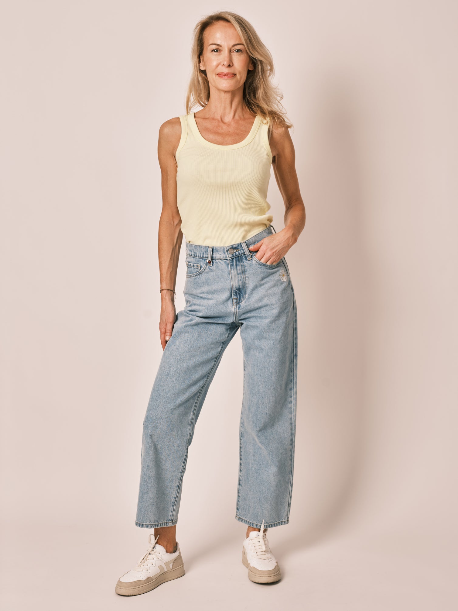 POLA EMBRO daisy embroidered cropped straight jeans