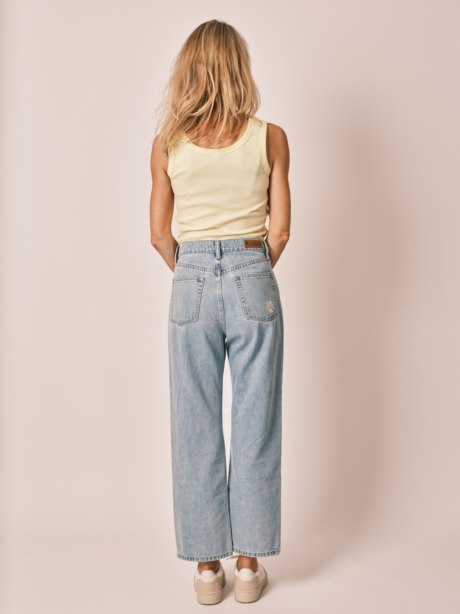 POLA EMBRO daisy embroidered cropped straight jeans