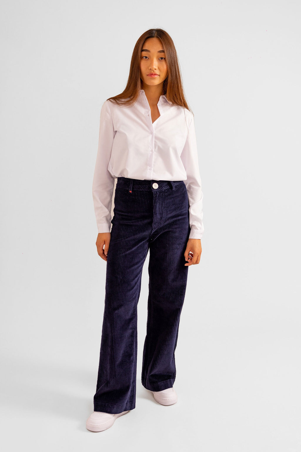 Pantalon évasé en velours bleu marine FAUVE femme, NAVY, taille XS, porté par Pauline (1m65) – photo 4