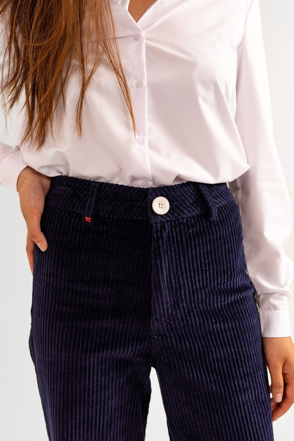 Pantalon évasé en velours bleu marine FAUVE femme, NAVY, taille XS, porté par Pauline (1m65) – photo 5