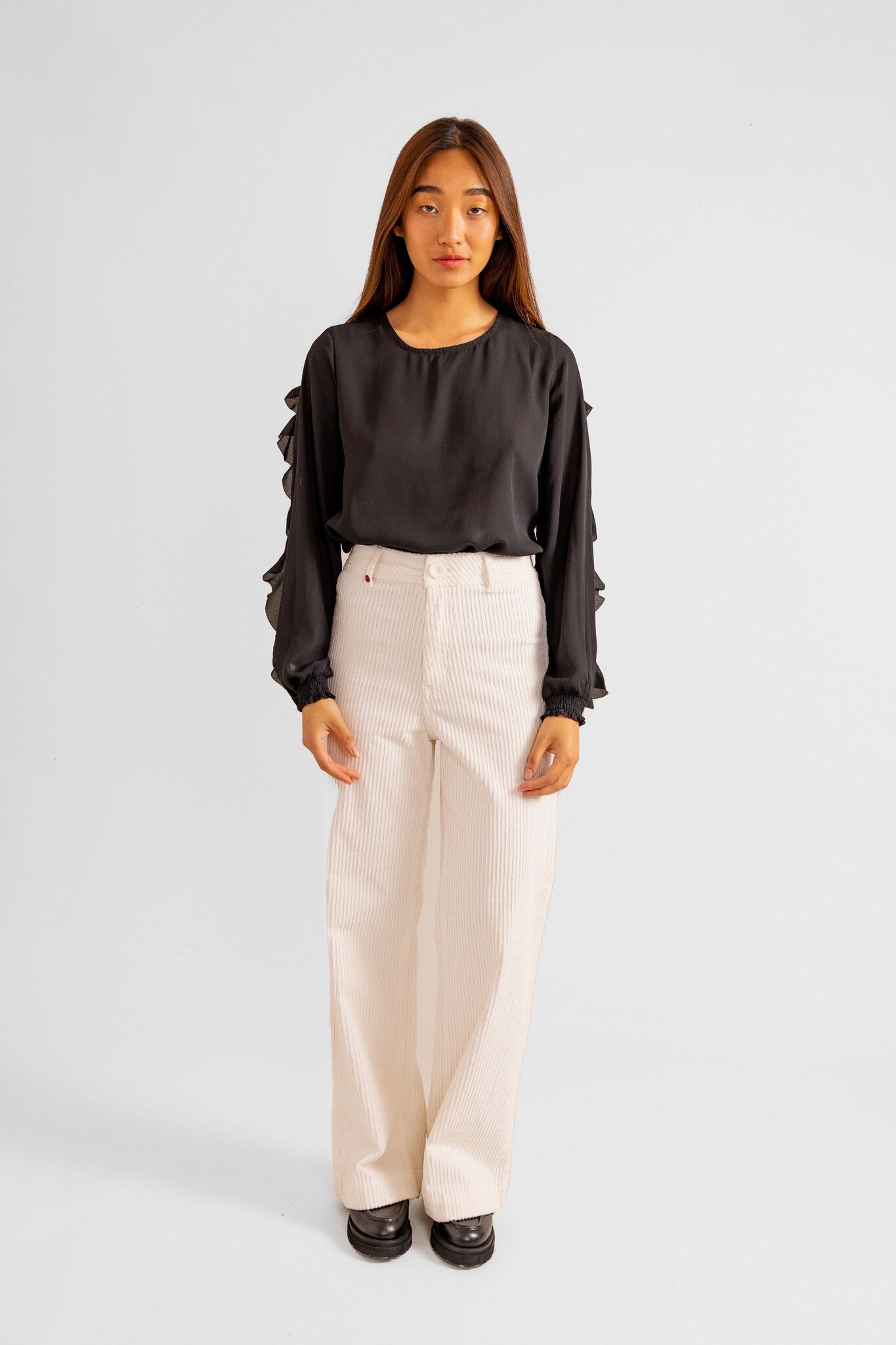 Pantalon évasé en velours blanc FAUVE femme, WHITE, taille XS, porté par Pauline (1m65) (F.A.M. JEANS) – photo 1