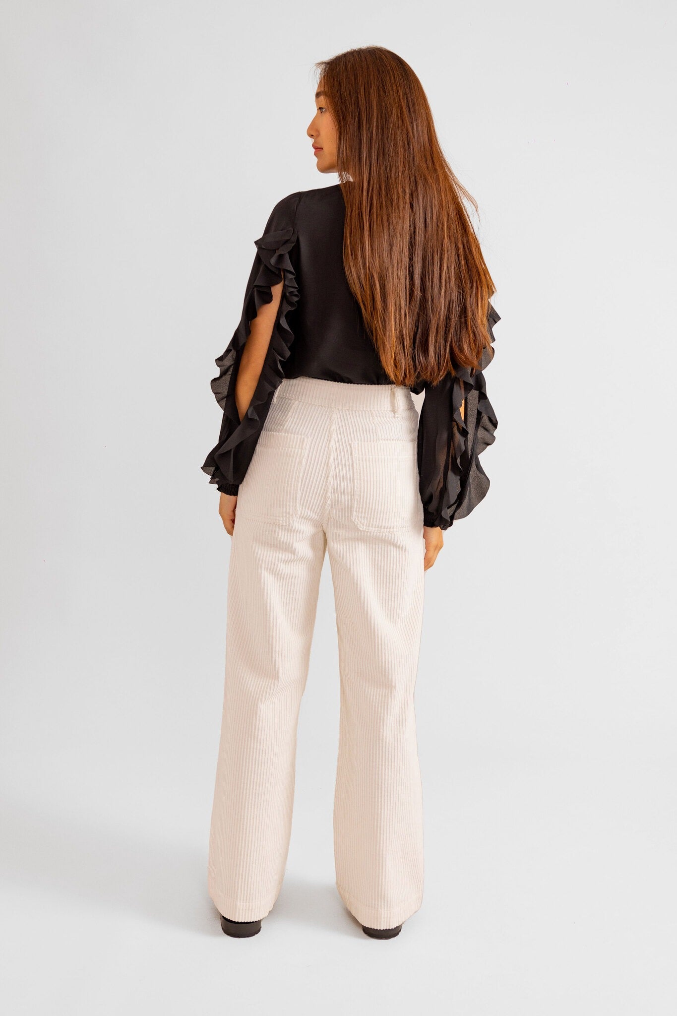 Pantalon évasé en velours blanc FAUVE femme, WHITE, taille XS, porté par Pauline (1m65) – photo 3