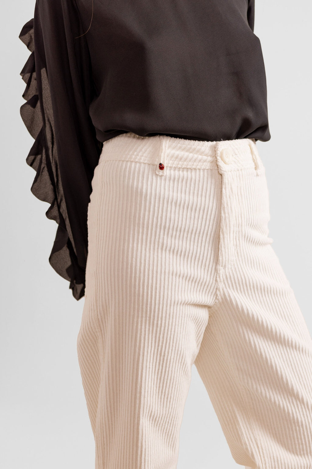Pantalon évasé en velours blanc FAUVE femme, WHITE, taille XS, porté par Pauline (1m65) – photo 6