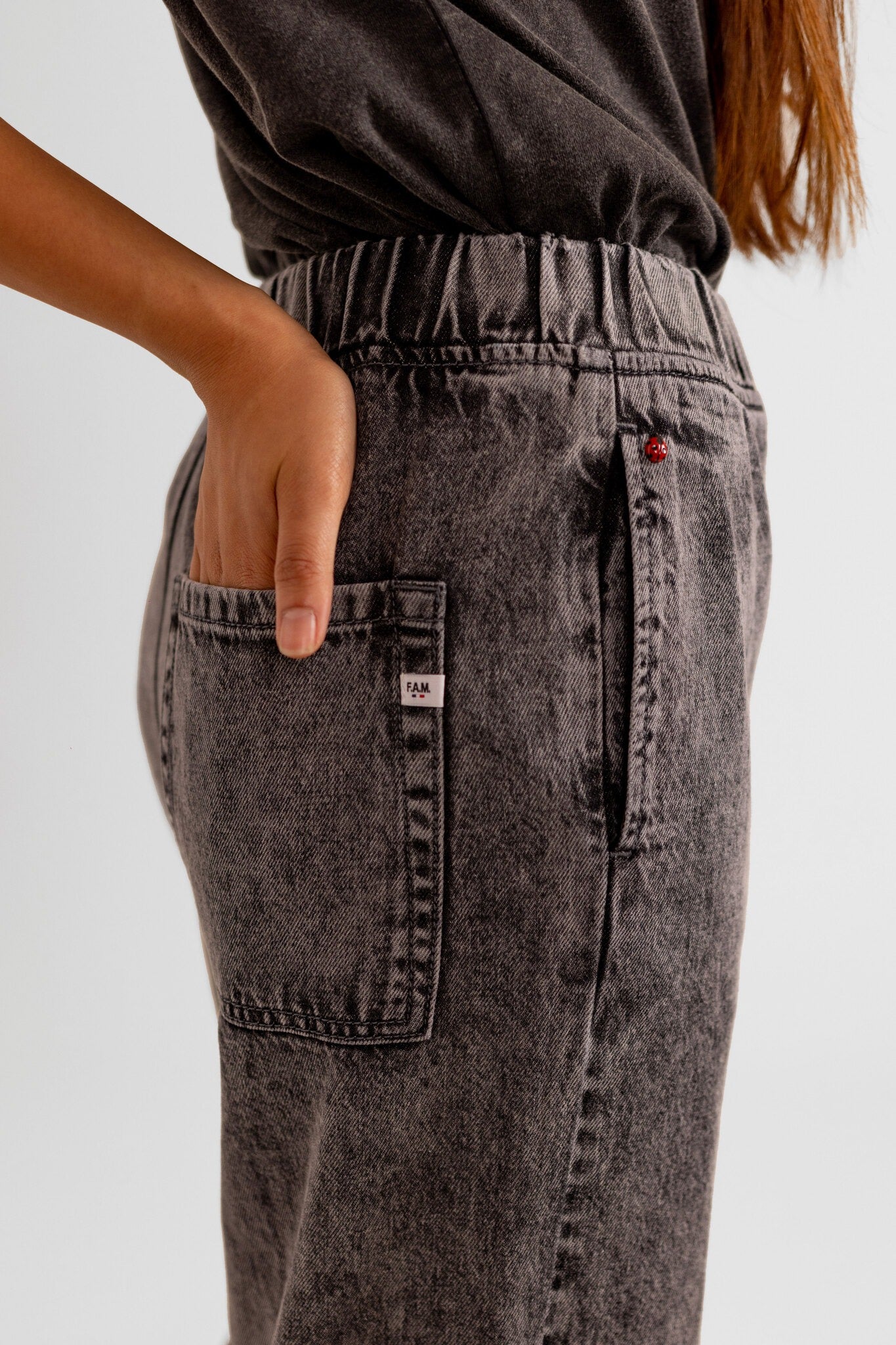 Mom confort gris FRANCE femme, GREY, taille XS, porté par Pauline (1m65) – photo 6