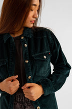 Chemise oversize en velours vert forêt SONIA femme, FOREST, taille XS, porté par Pauline (1m65) – photo 5