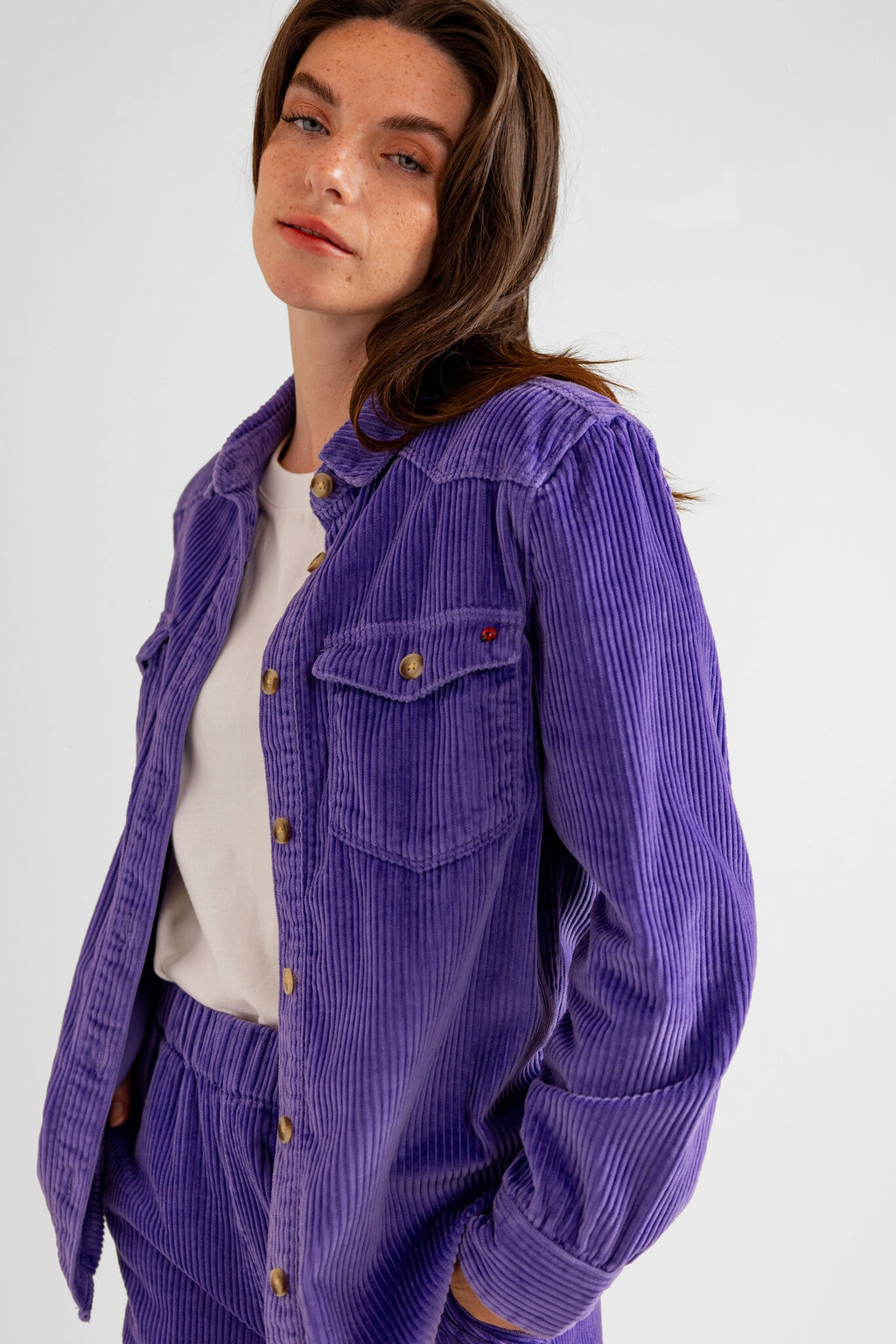 Chemise oversize en velours lavande SONIA femme, LAVENDER, taille XS, porté par Eden (1m70) – photo 4