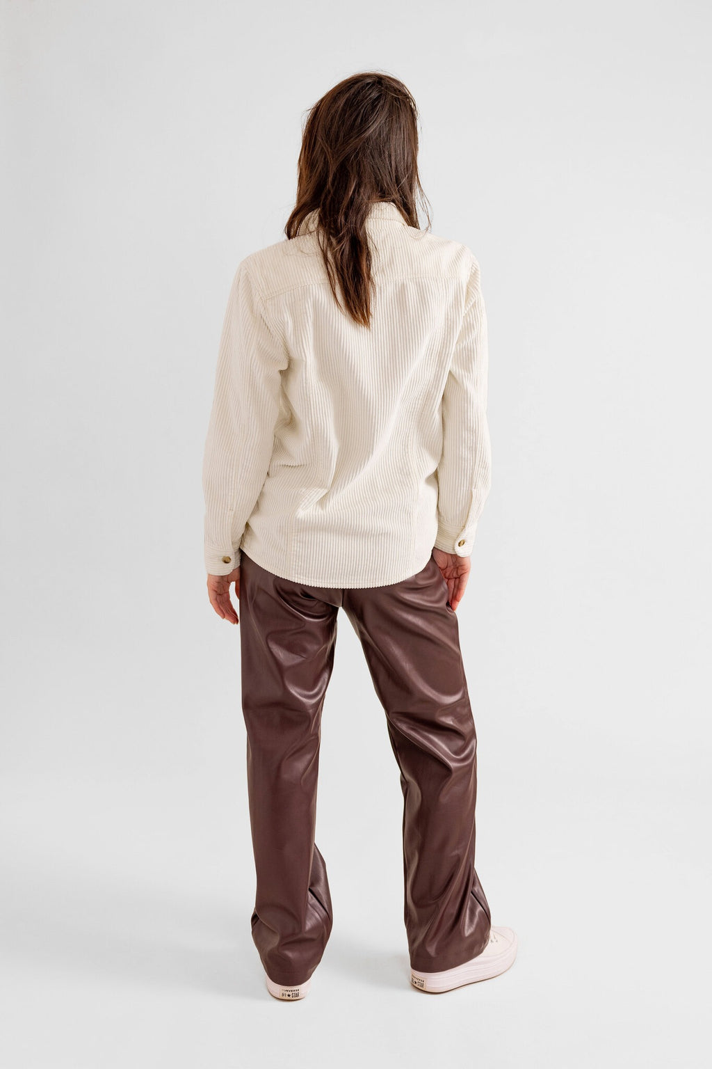 Chemise oversize en velours blanc SONIA femme, WHITE, taille XS, porté par Pauline (1m65) – photo 3