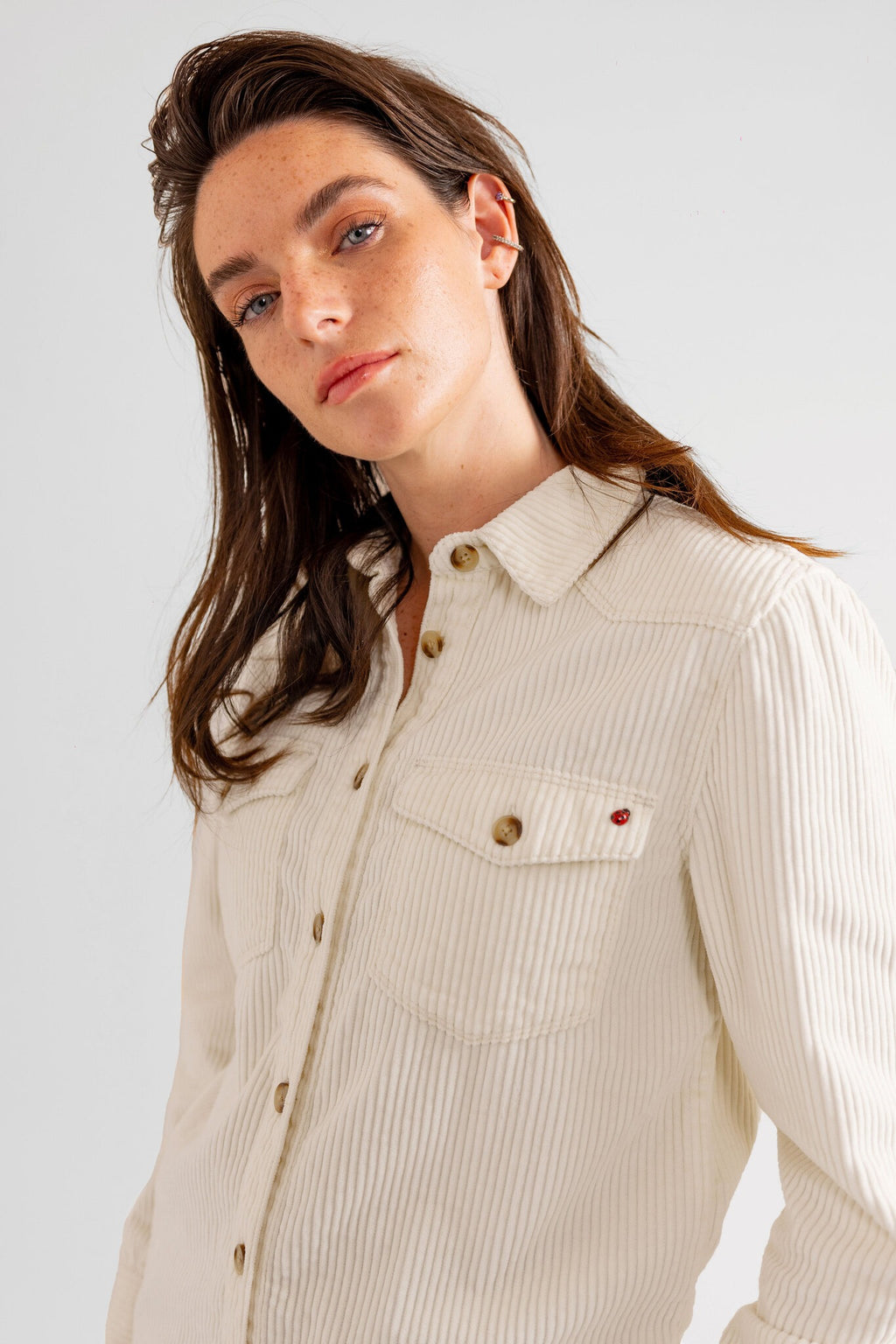 Chemise oversize en velours blanc SONIA femme, WHITE, taille XS, porté par Pauline (1m65) – photo 4