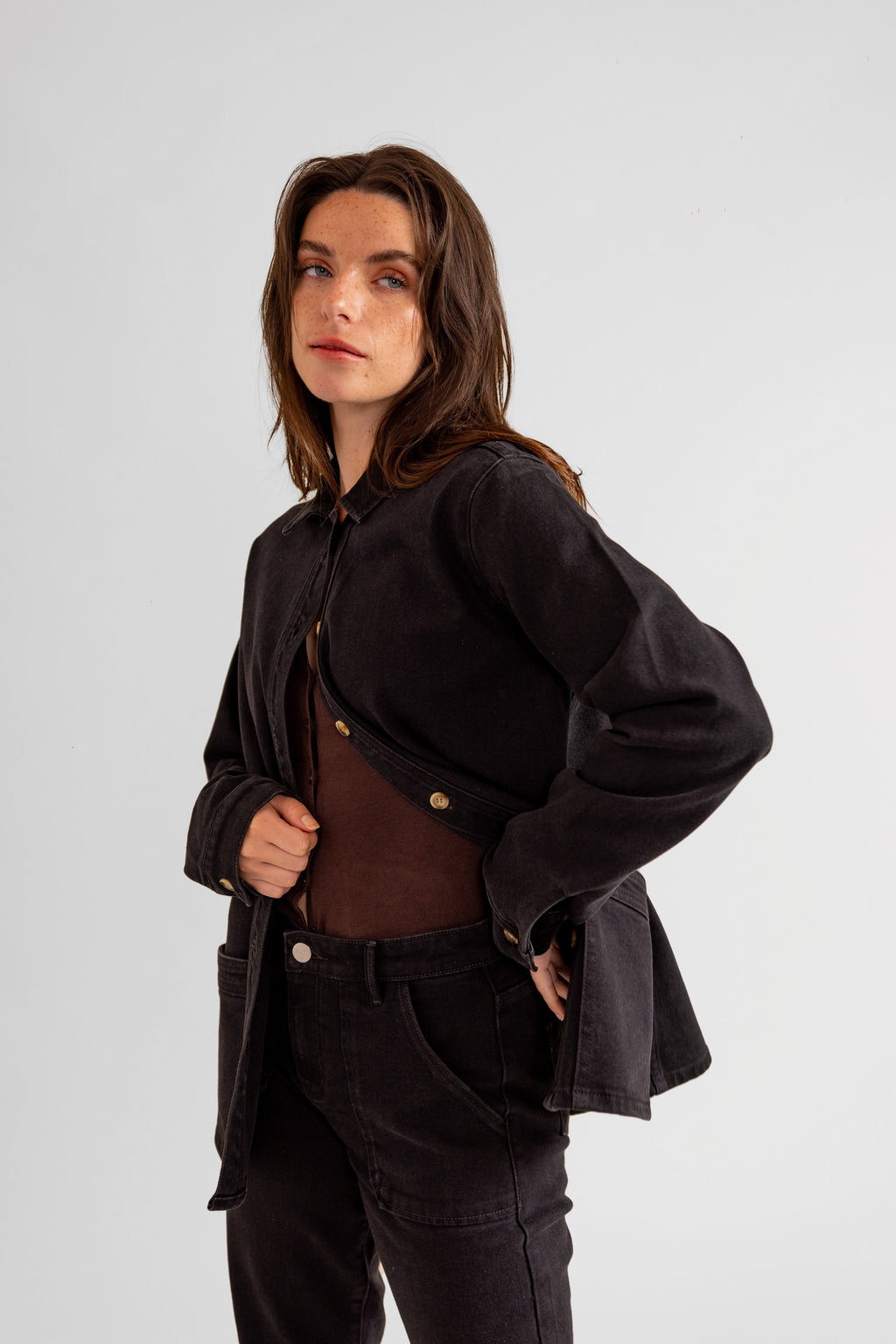 Veste en jean noir VIVIAN-L femme, BLACK, taille XS, porté par Eden (1m70) – photo 5