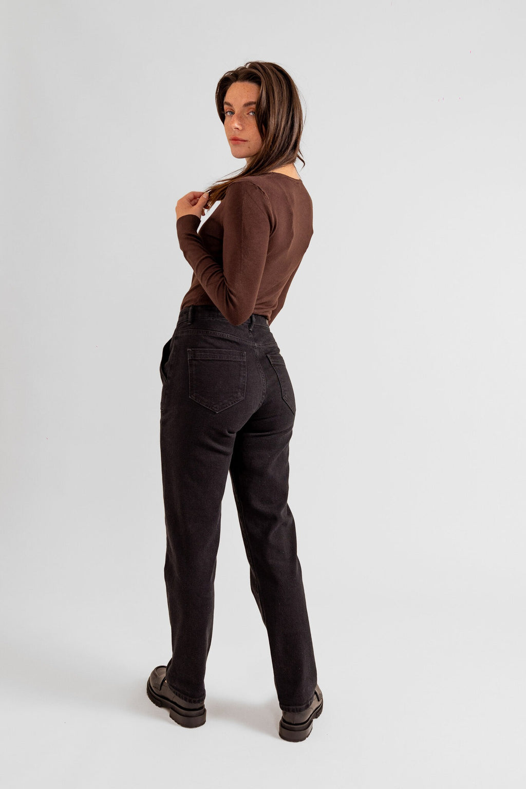 Jean mom confort noir MARIE femme, BLACK, taille XS, porté par Eden (1m70) – photo 3