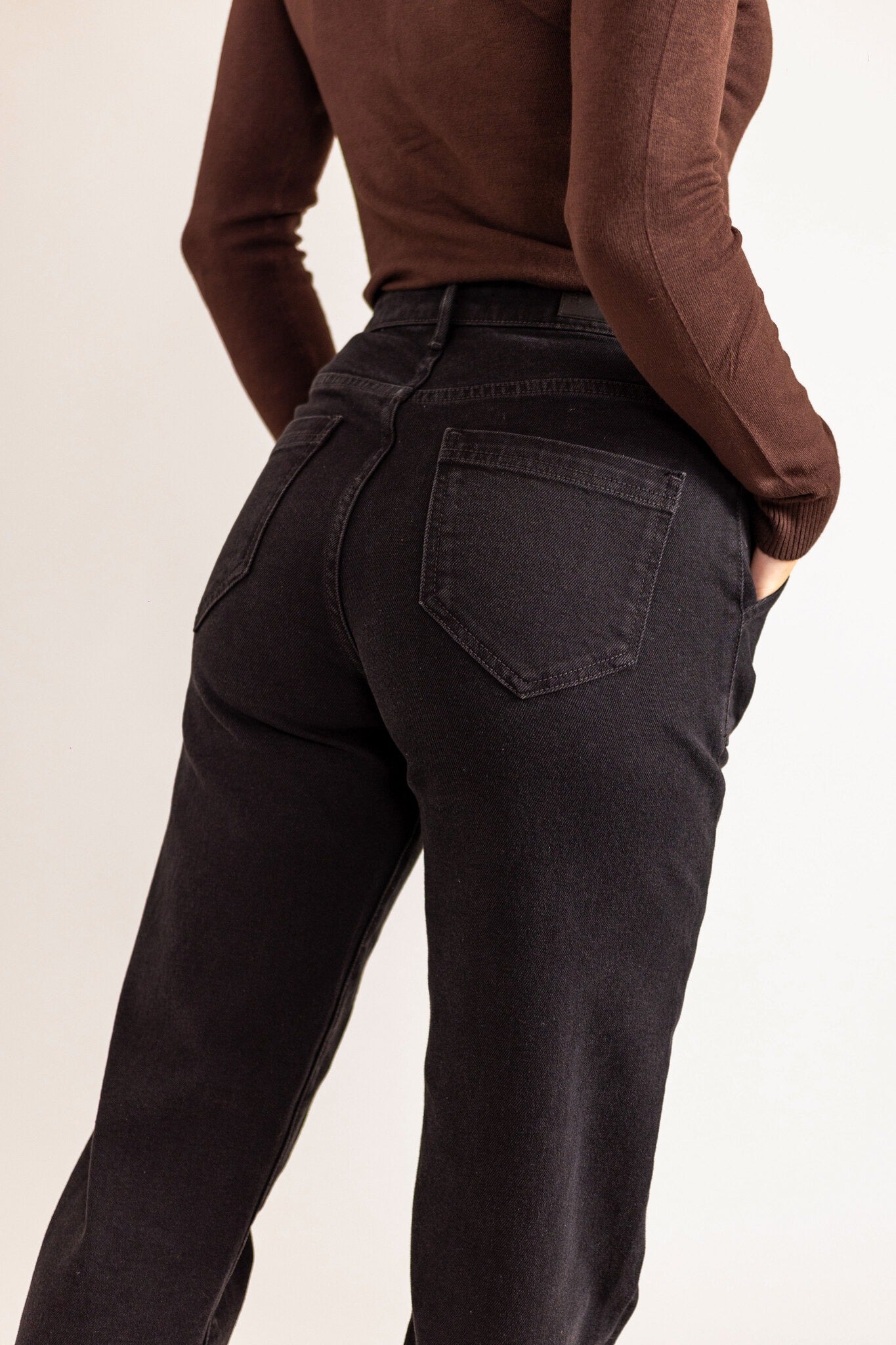 Jean mom confort noir MARIE femme, BLACK, taille XS, porté par Eden (1m70) – photo 6