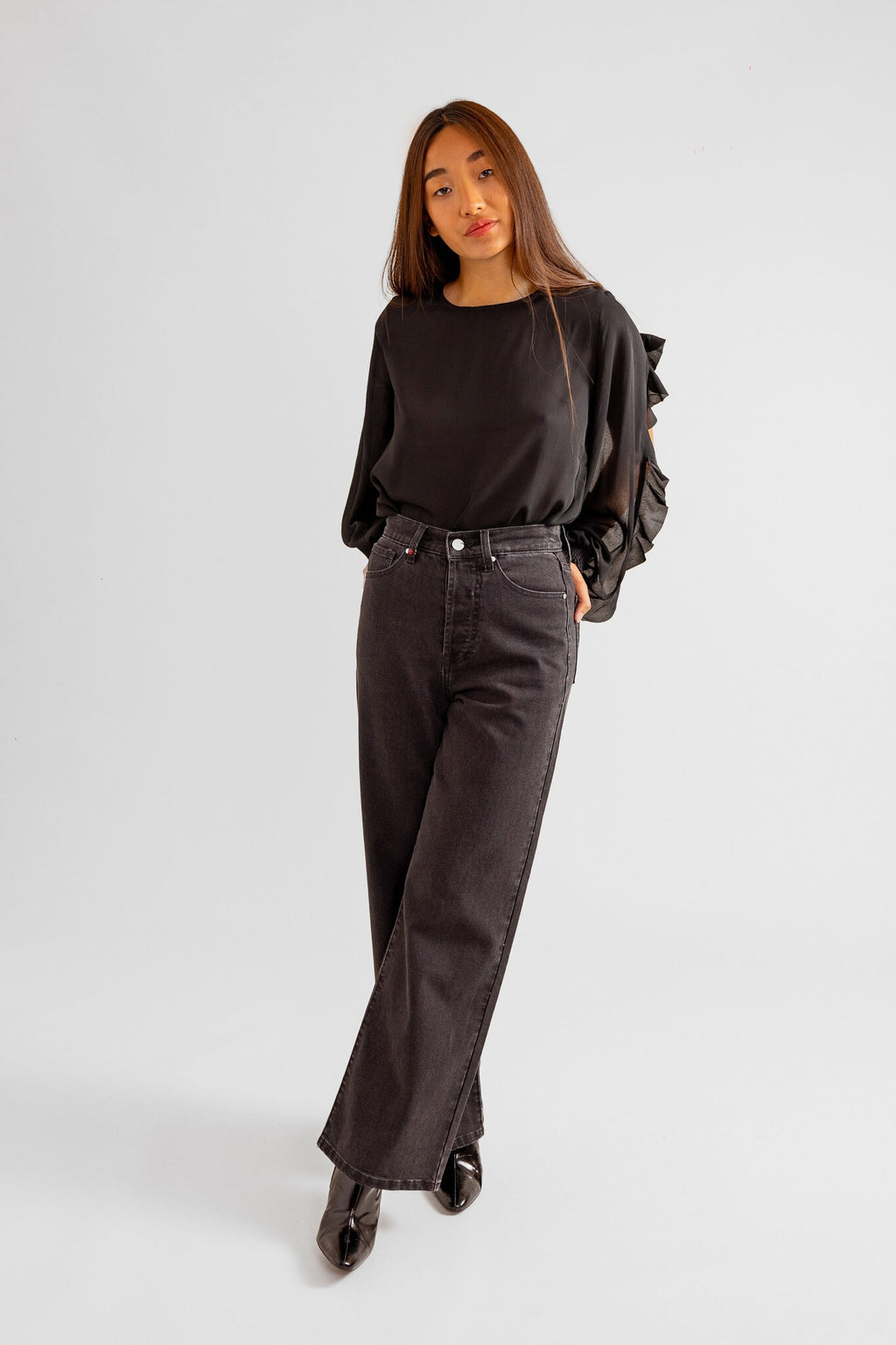 Jean évasé FOREST femme, BLACK, taille XS, porté par Pauline (1m65) – photo 3