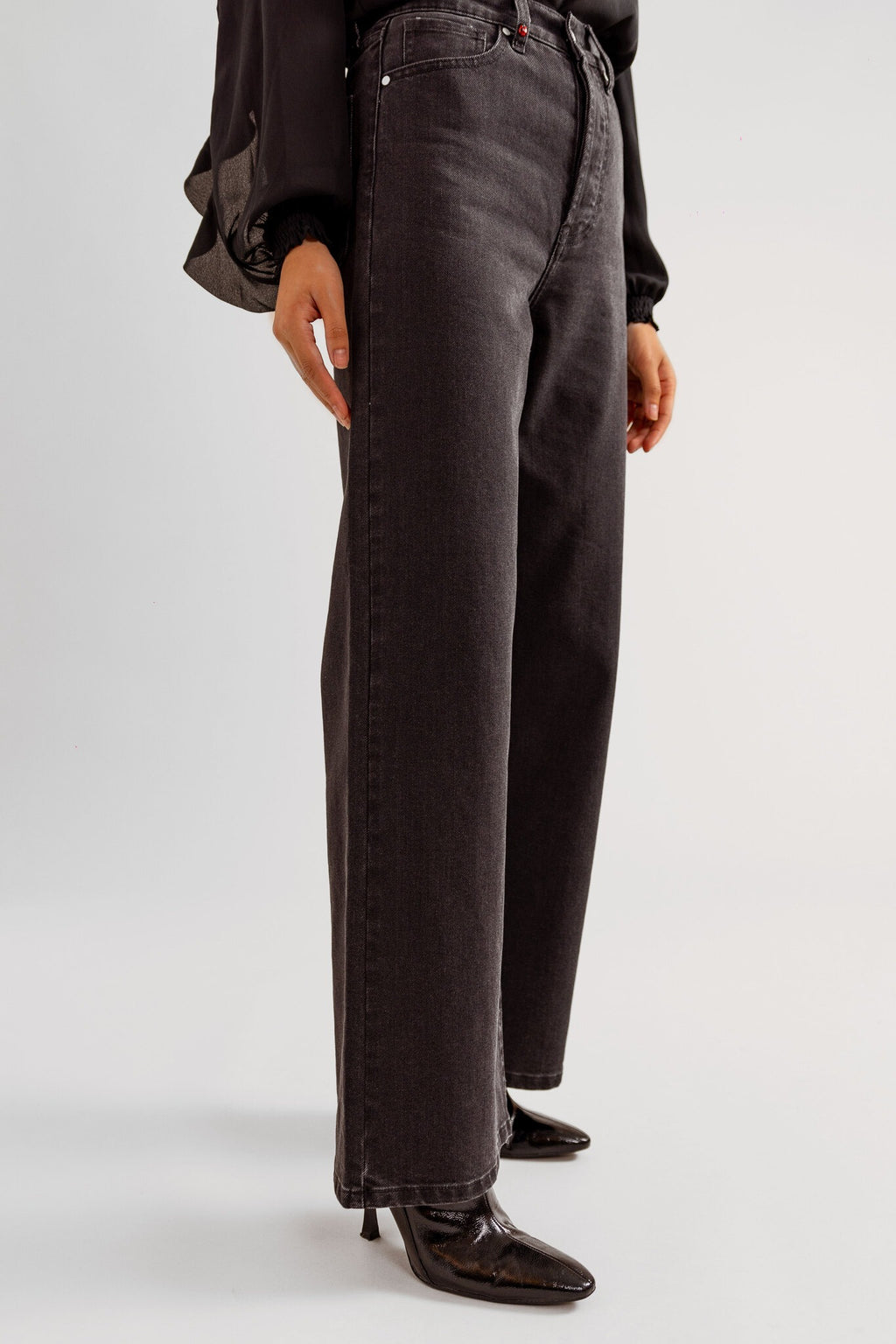 Jean évasé FOREST femme, BLACK, taille XS, porté par Pauline (1m65) – photo 4