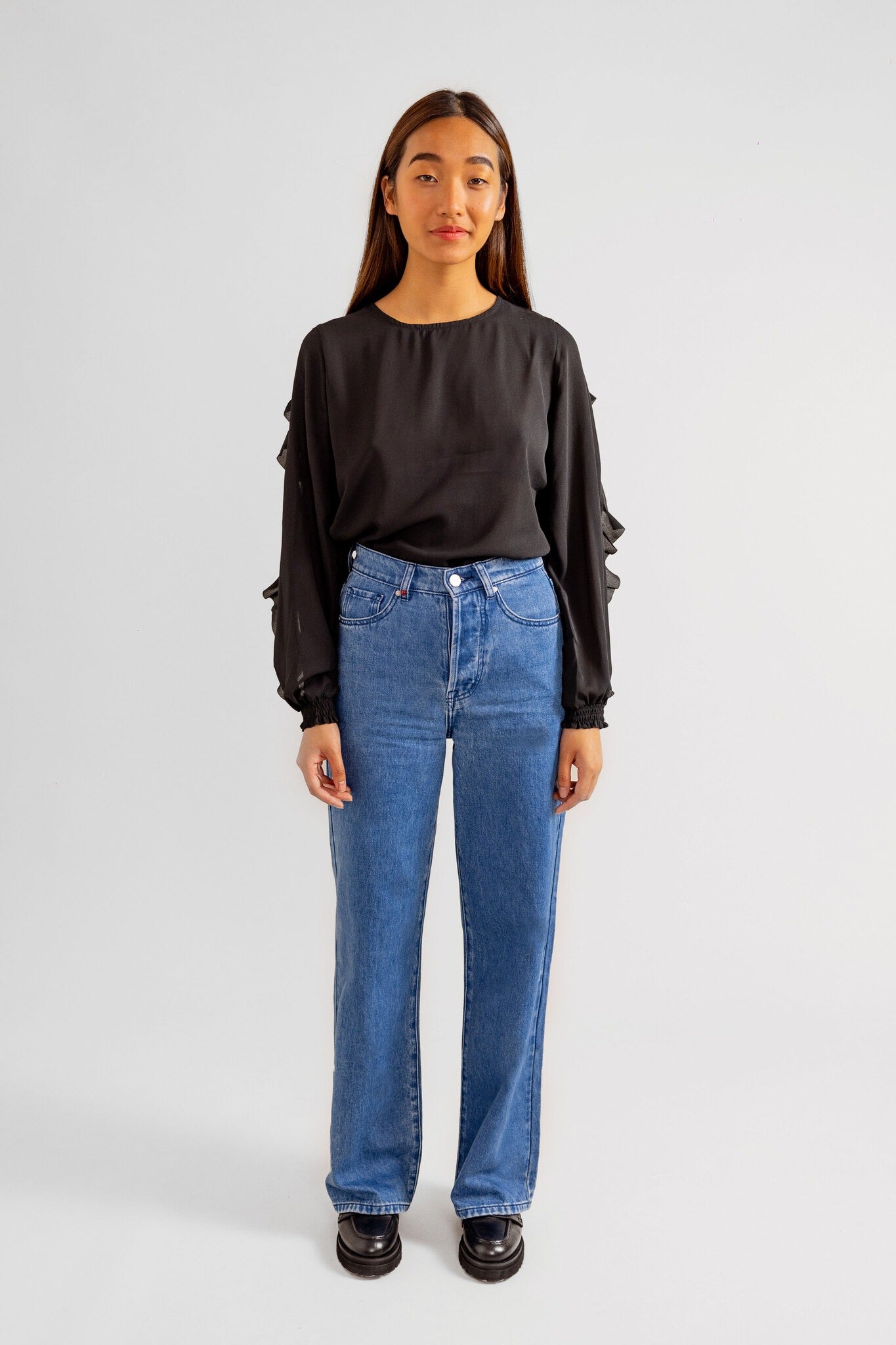 Jean évasé FOREST femme, STONE, taille XS, porté par Pauline (1m65) (F.A.M. JEANS) – photo 1