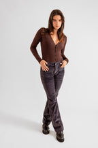 Pantalon bootcut en velours taille mi-haute BELLA femme, CARBON, taille 26, porté par Eden (1m70) – photo 2