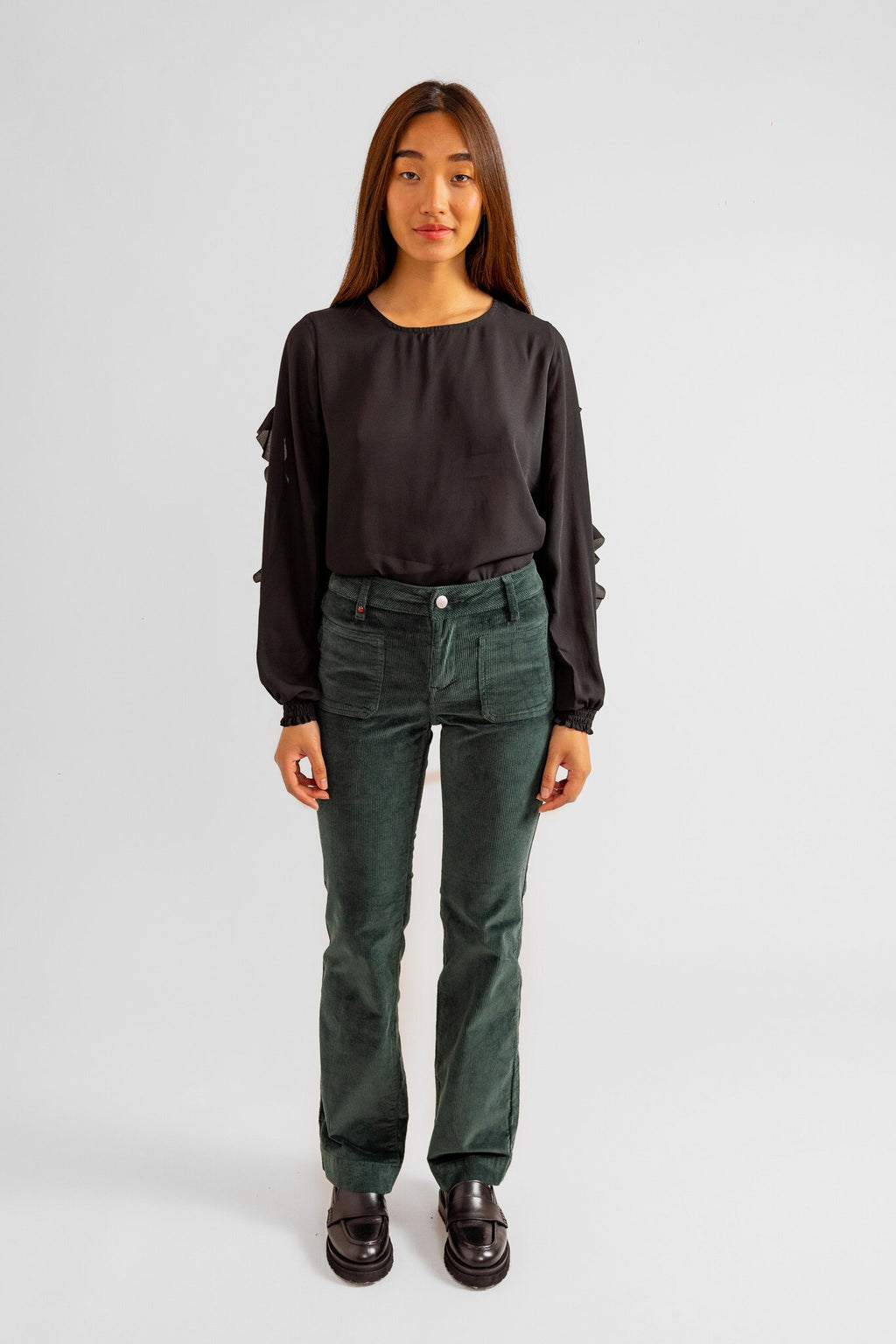 Pantalon bootcut en velours taille mi-haute BELLA femme, FOREST, taille 25, porté par Pauline (1m65) (F.A.M. JEANS) – photo 1