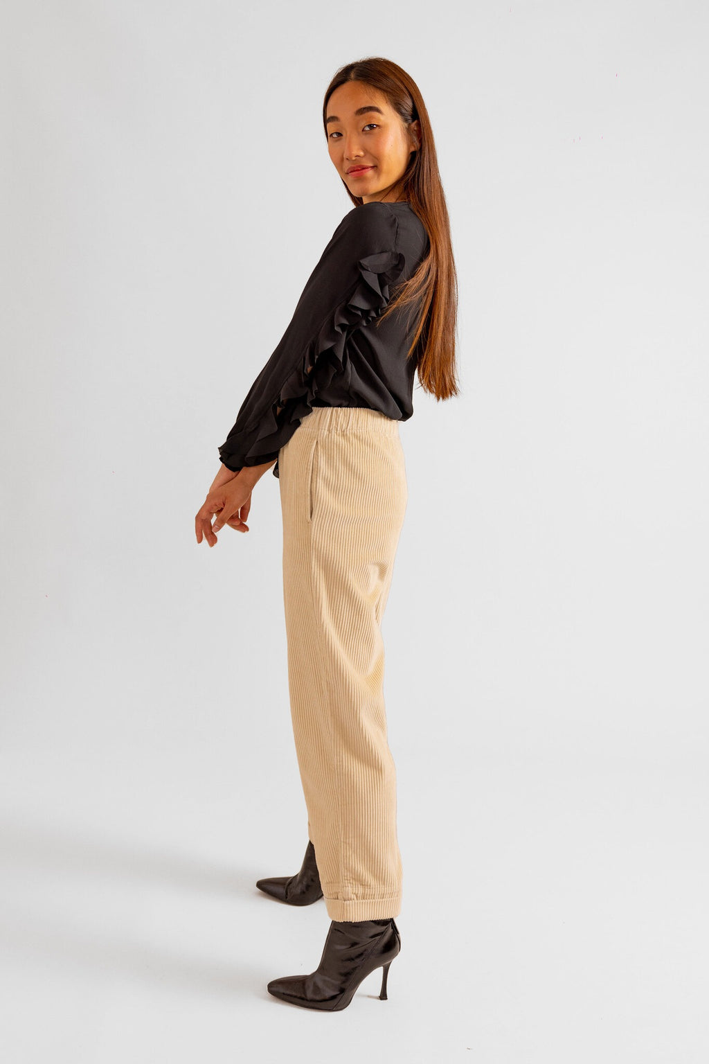 Pantalon mom en velours FRANCE femme, BEIGE, taille XS, porté par Pauline (1m65) – photo 3