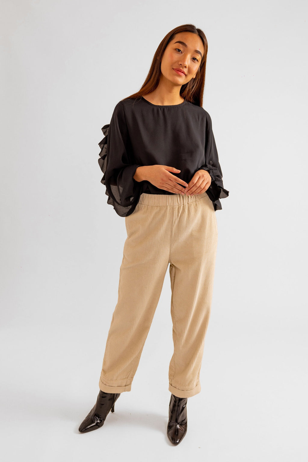 Pantalon mom en velours FRANCE femme, BEIGE, taille XS, porté par Pauline (1m65) – photo 4