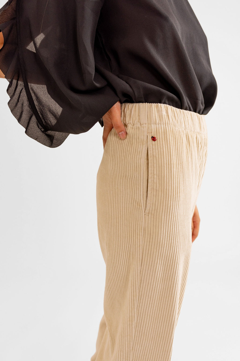 Pantalon mom en velours FRANCE femme, BEIGE, taille XS, porté par Pauline (1m65) – photo 5