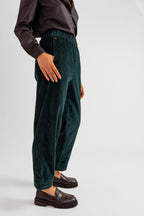 Pantalon mom en velours FRANCE femme, FOREST, taille XS, porté par Pauline (1m65) – photo 5