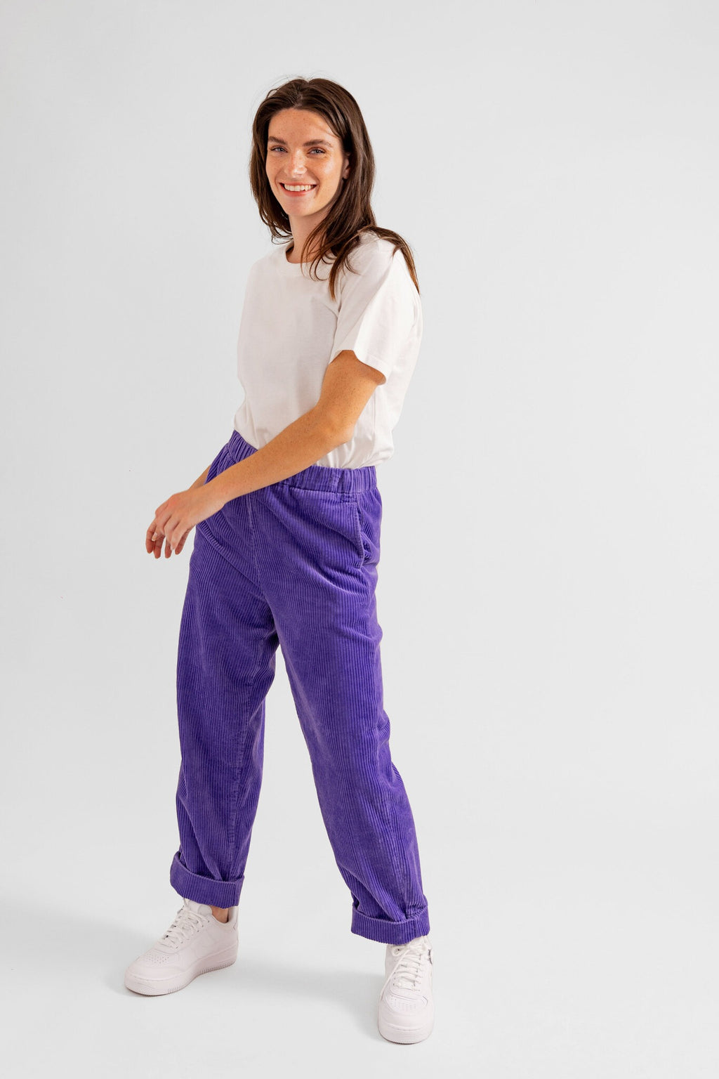 Pantalon mom en velours FRANCE femme, LAVENDER, taille XS, porté par Eden (1m70) – photo 2