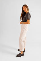 Pantalon mom en velours FRANCE femme, WHITE, taille 25, porté par Pauline (1m65) – photo 3