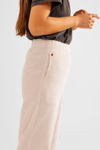 Pantalon mom en velours FRANCE femme, WHITE, taille 25, porté par Pauline (1m65) – photo 6