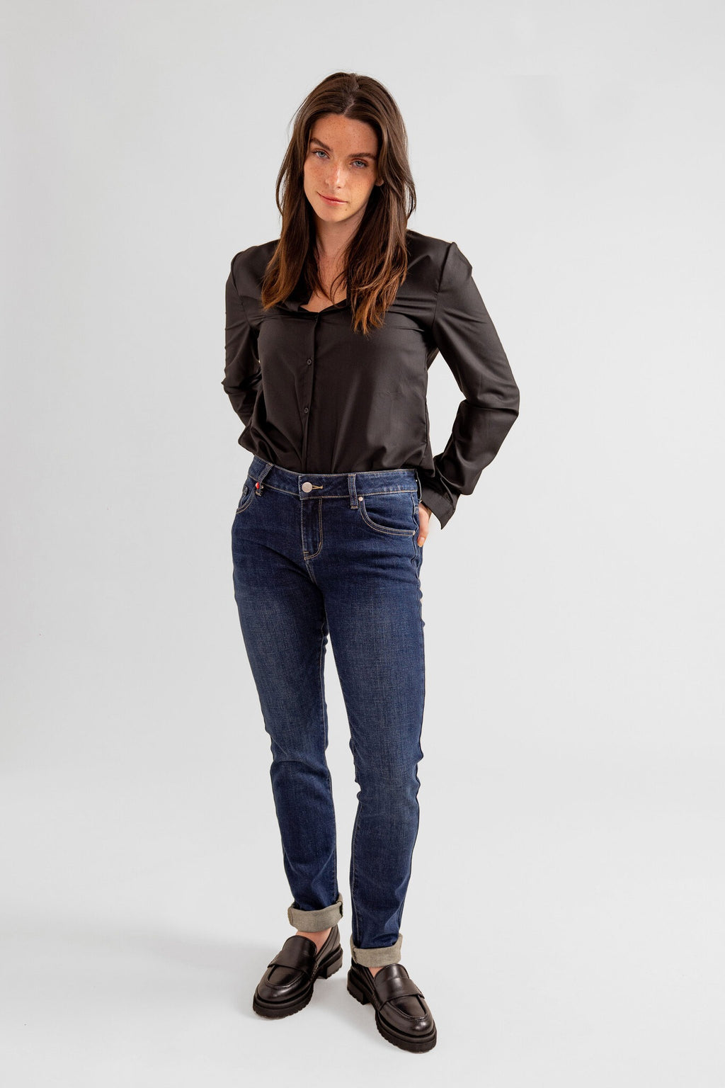 Jean slim bleu foncé ENA femme, DARK BLUE, taille 26, porté par Eden (1m70) (FAM PARIS) – photo 1