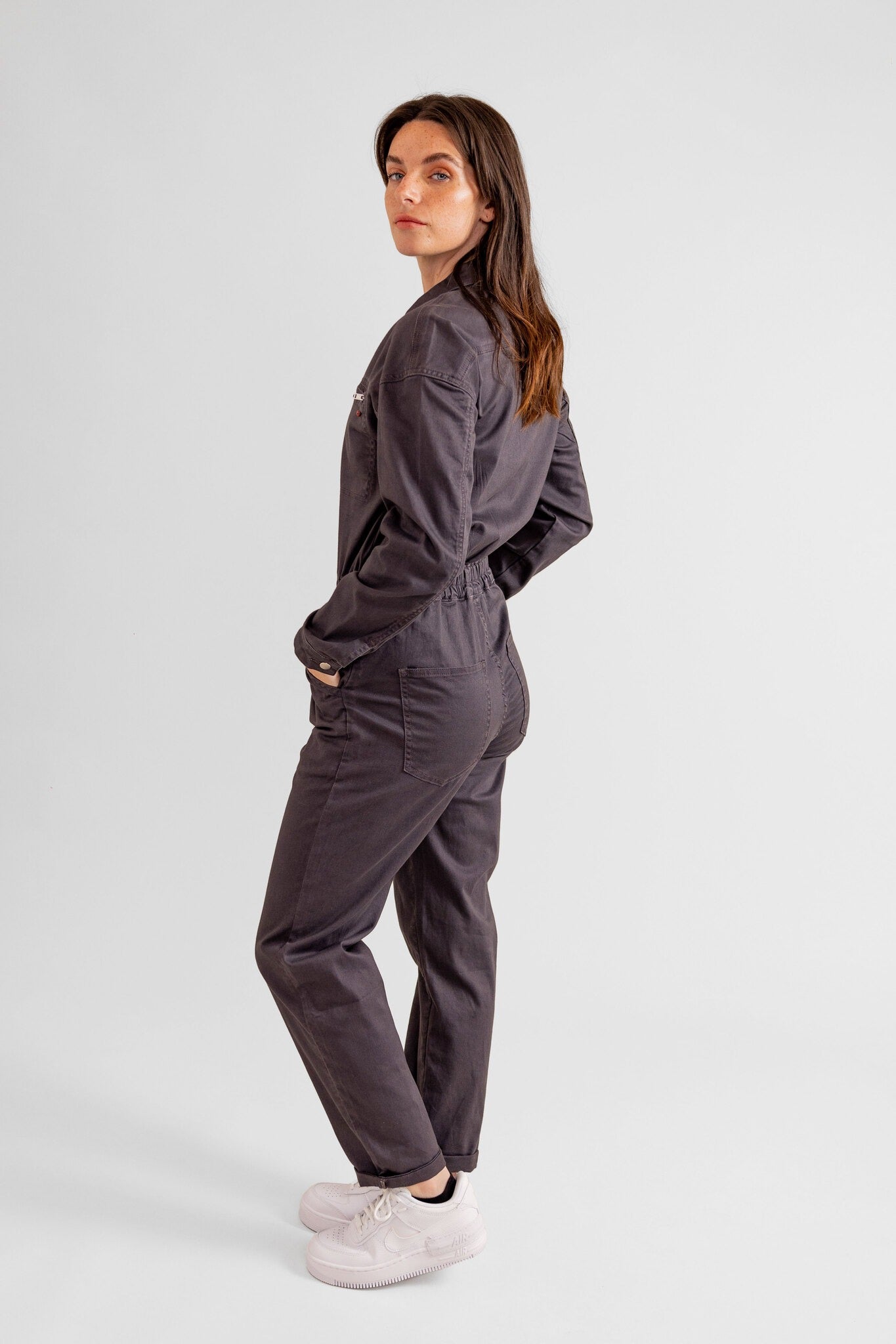 Combinaison manches longues carbon DAUPHINE femme, CARBON, taille XS, porté par Eden (1m70) – photo 3