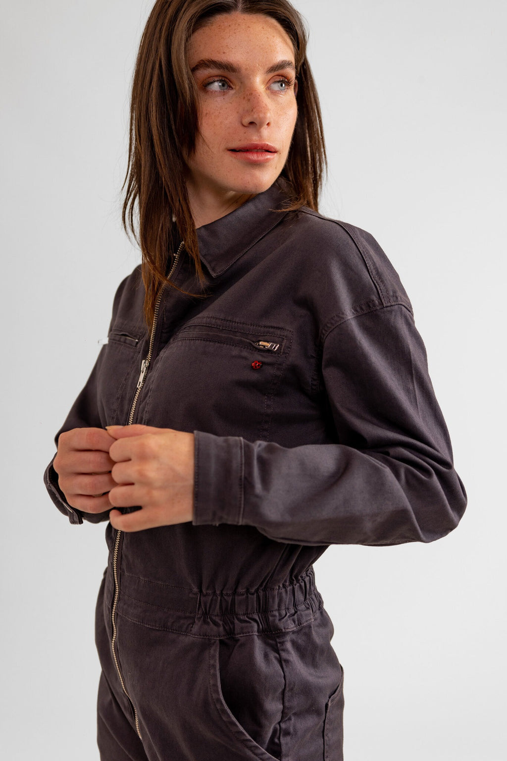 Combinaison manches longues carbon DAUPHINE femme, CARBON, taille XS, porté par Eden (1m70) – photo 5