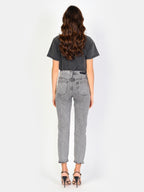 Jean mom gris PATRICIA MFN femme, GREY, taille 25, porté par Amanda (1m76) – photo 3