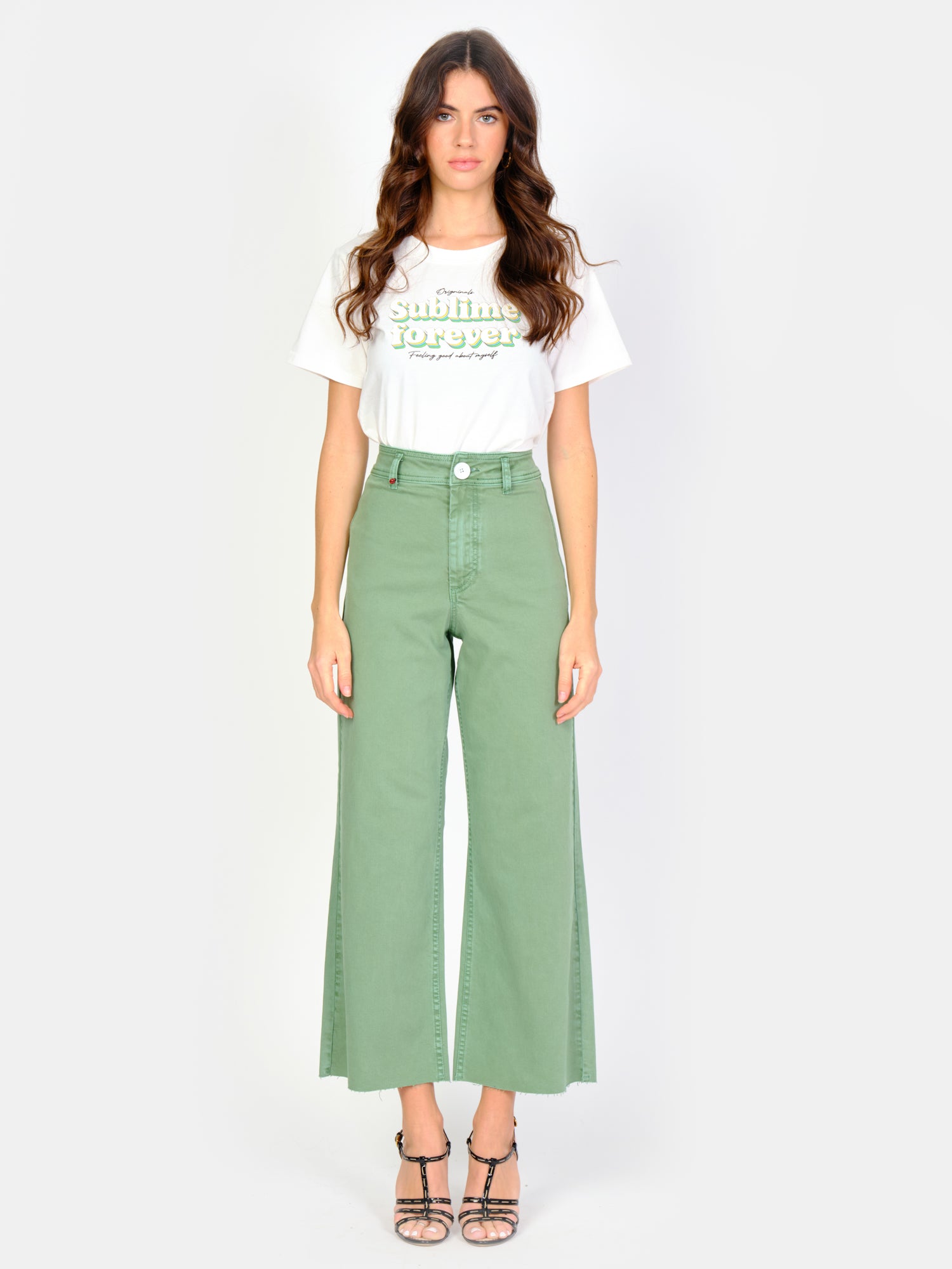 Jean Olive court évasé FAUVE en coton femme, OLIVE, taille XS, porté par Amanda (1m76) – photo 2