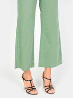 Jean Olive court évasé FAUVE en coton femme, OLIVE, taille XS, porté par Amanda (1m76) – photo 5