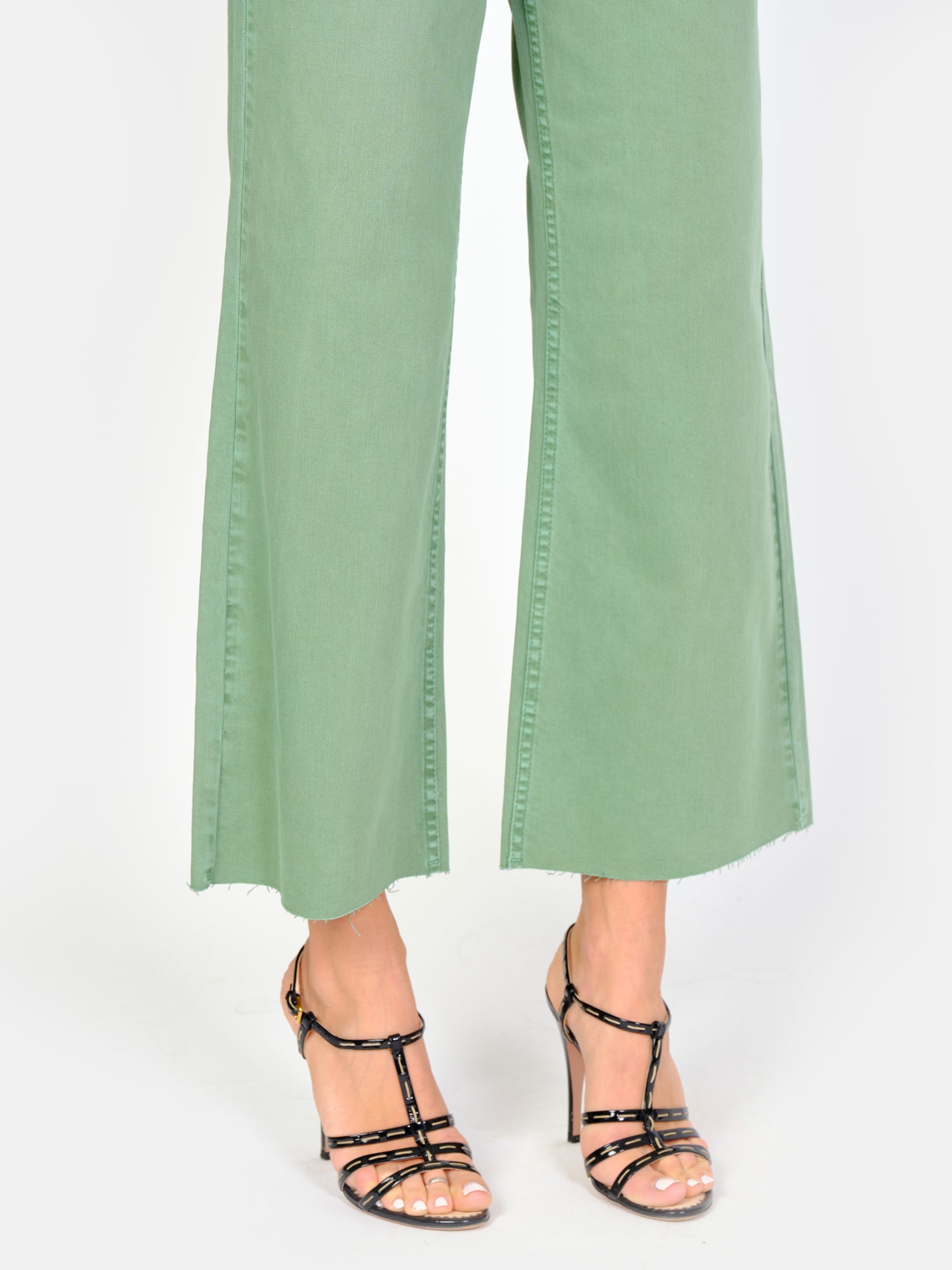 Jean Olive court évasé FAUVE en coton femme, OLIVE, taille XS, porté par Amanda (1m76) – photo 5