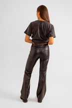 Jean bootcut noir effet cuir BELLA-P femme, BLACK, taille 25, porté par Pauline (1m65) – photo 4