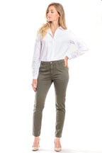 Pantalon chino army SHARONE femme, ARMY, taille 26, porté par Clara (1m71) (F.A.M. JEANS) – photo 1