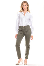 Pantalon chino army SHARONE femme, ARMY, taille 26, porté par Clara (1m71) – photo 2