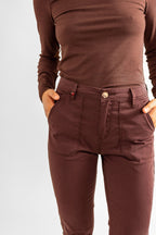 Pantalon chino marron SHARONE femme, CHOCO, taille 25, porté par Pauline (1m65) – photo 4